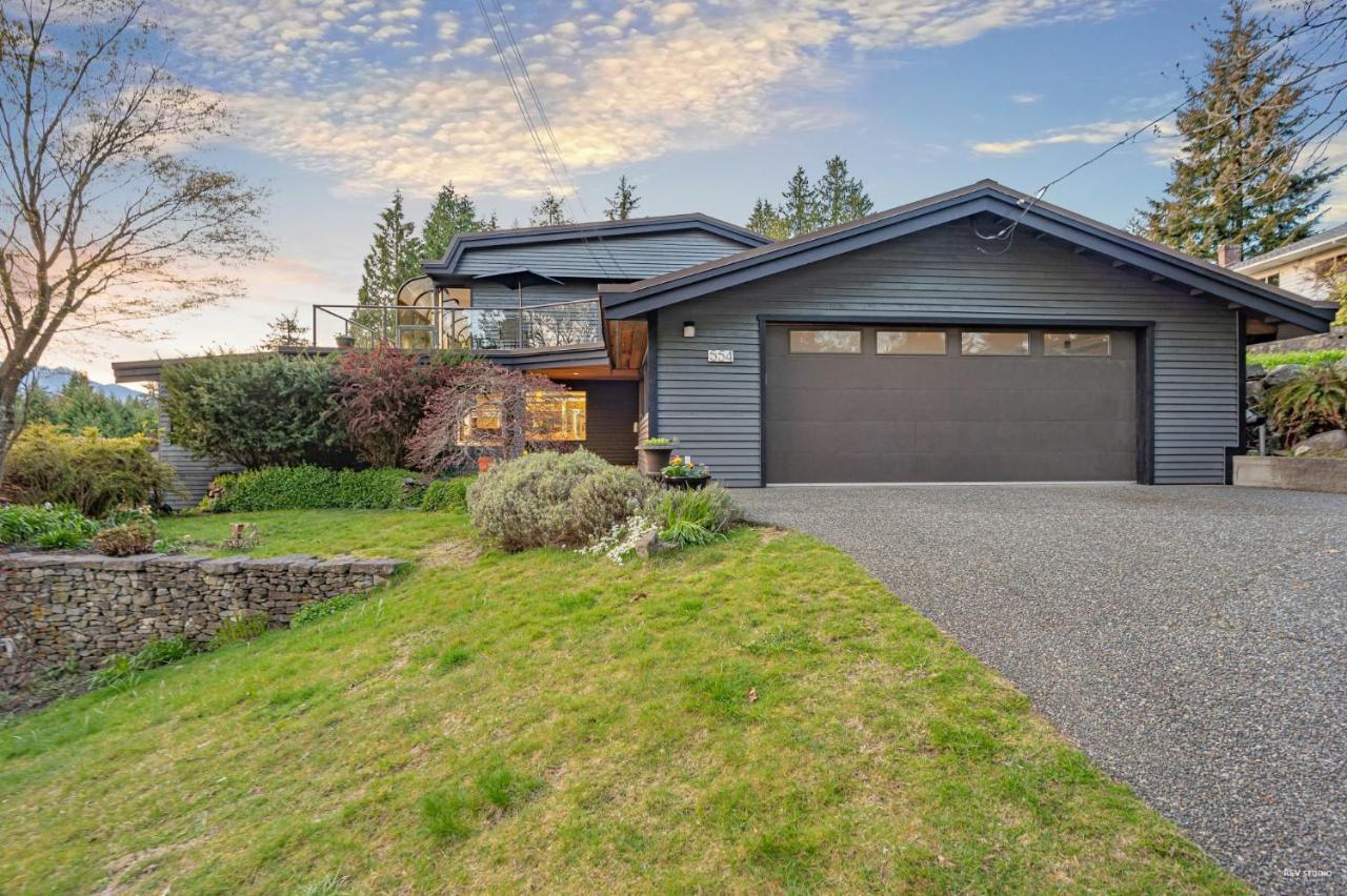 Cypress: Private Bedroom/Bathroom/Office, With Shared Pool, Hot Tub North Vancouver Exteriör bild