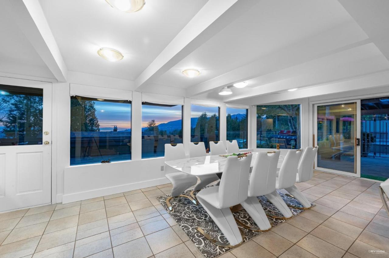 Cypress: Private Bedroom/Bathroom/Office, With Shared Pool, Hot Tub North Vancouver Exteriör bild