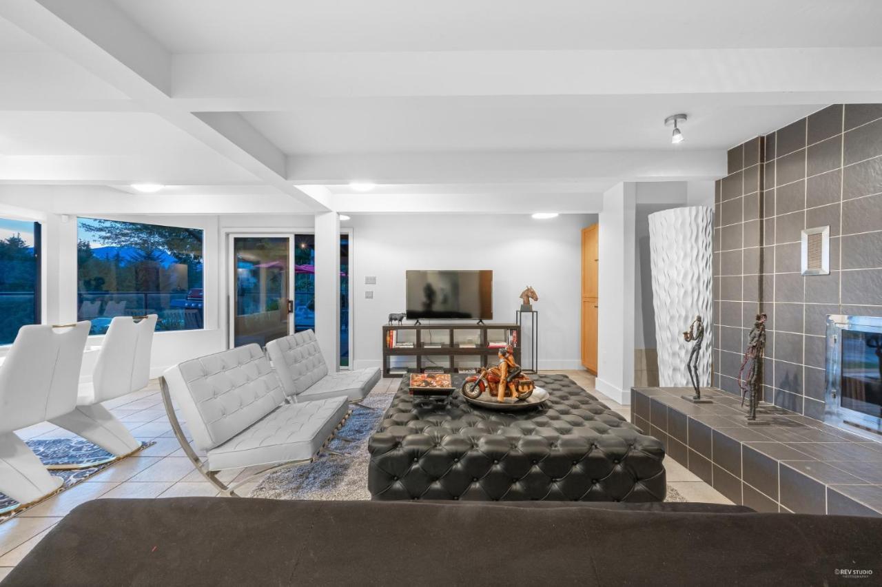 Cypress: Private Bedroom/Bathroom/Office, With Shared Pool, Hot Tub North Vancouver Exteriör bild