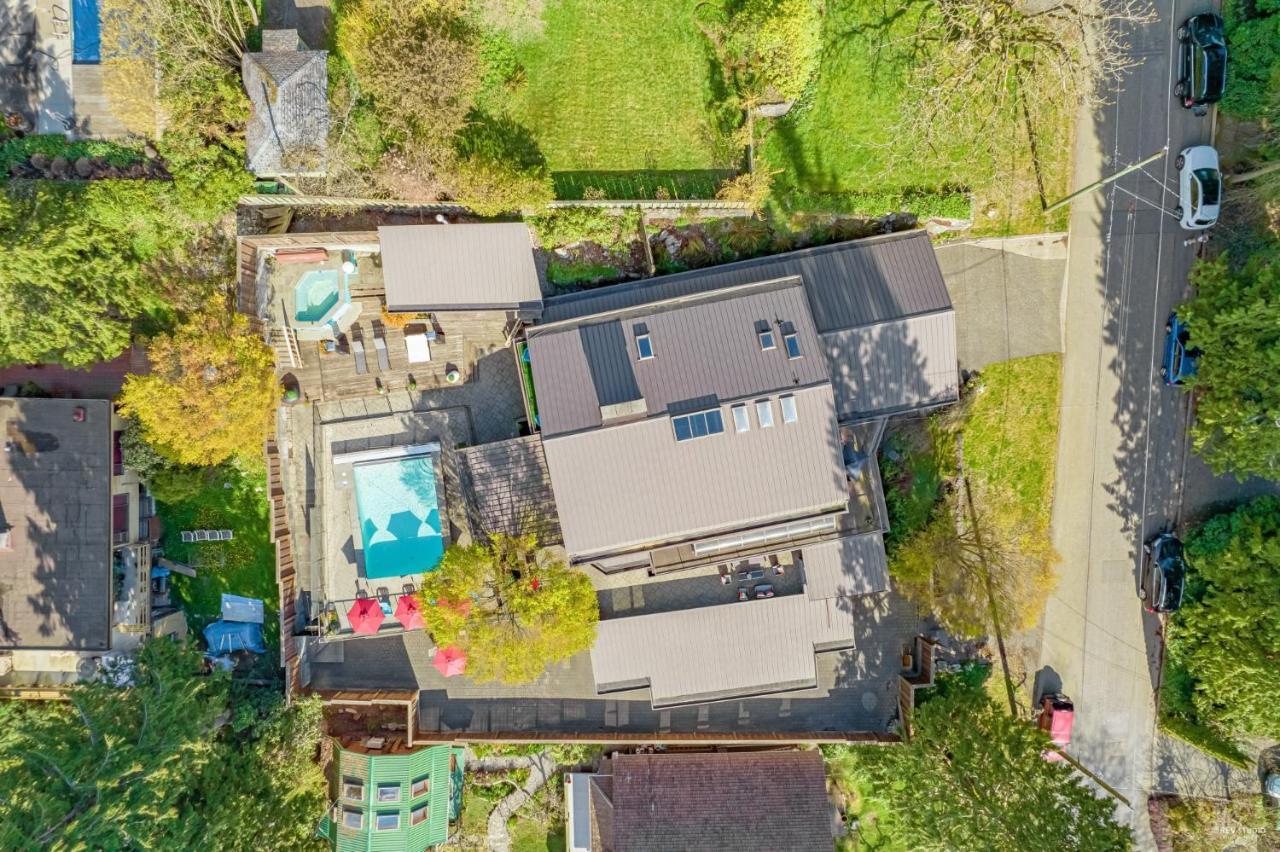 Cypress: Private Bedroom/Bathroom/Office, With Shared Pool, Hot Tub North Vancouver Exteriör bild