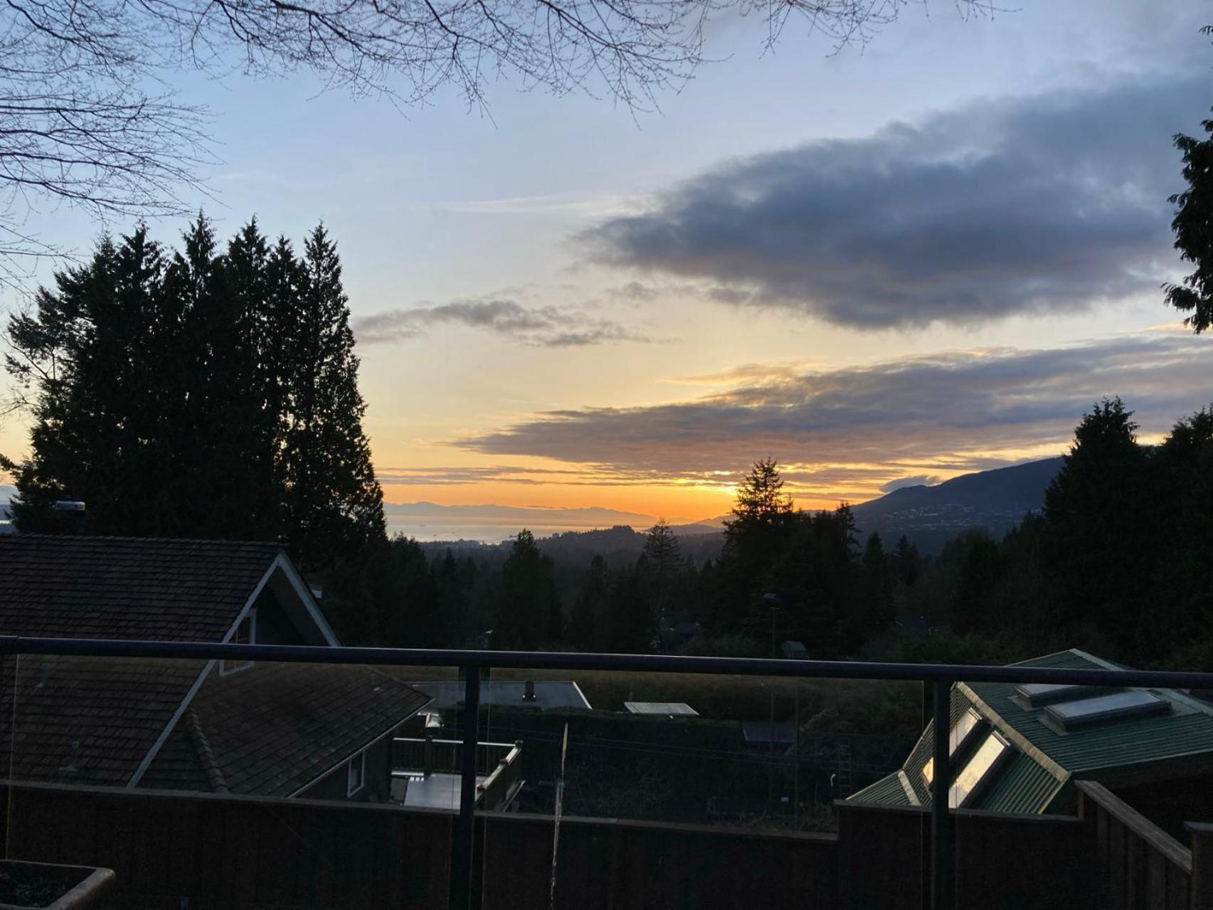 Cypress: Private Bedroom/Bathroom/Office, With Shared Pool, Hot Tub North Vancouver Exteriör bild