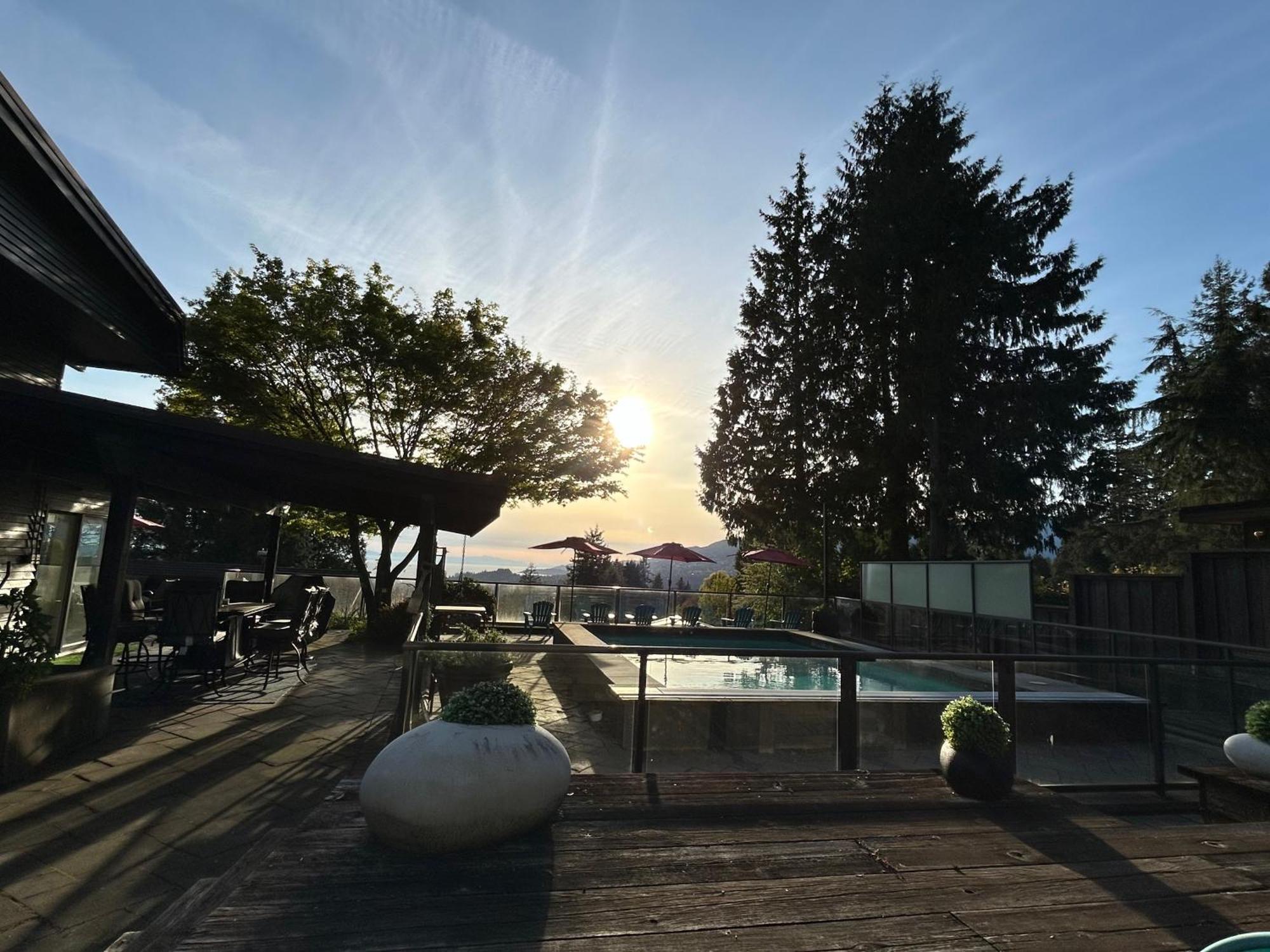 Cypress: Private Bedroom/Bathroom/Office, With Shared Pool, Hot Tub North Vancouver Exteriör bild