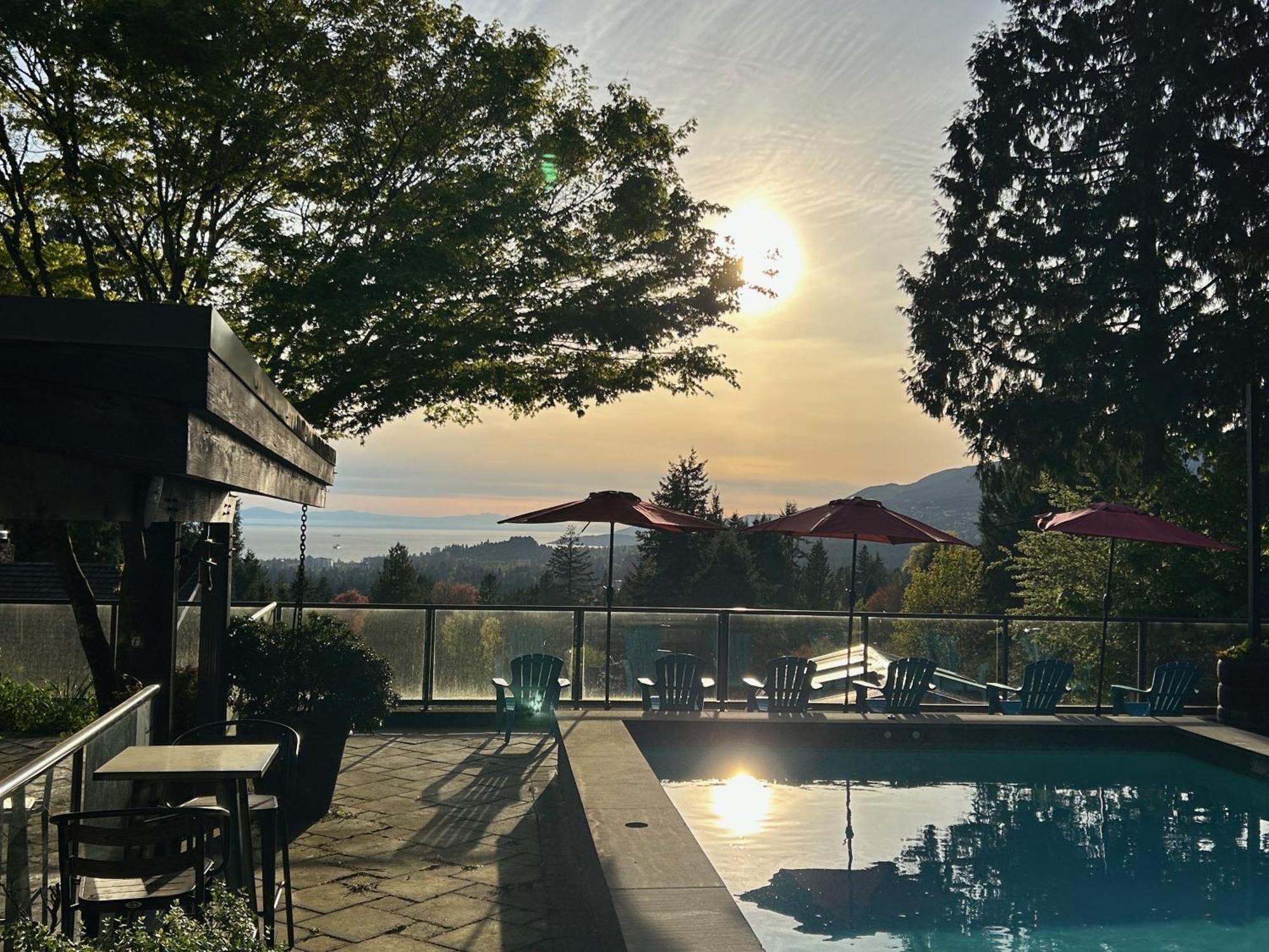 Cypress: Private Bedroom/Bathroom/Office, With Shared Pool, Hot Tub North Vancouver Exteriör bild