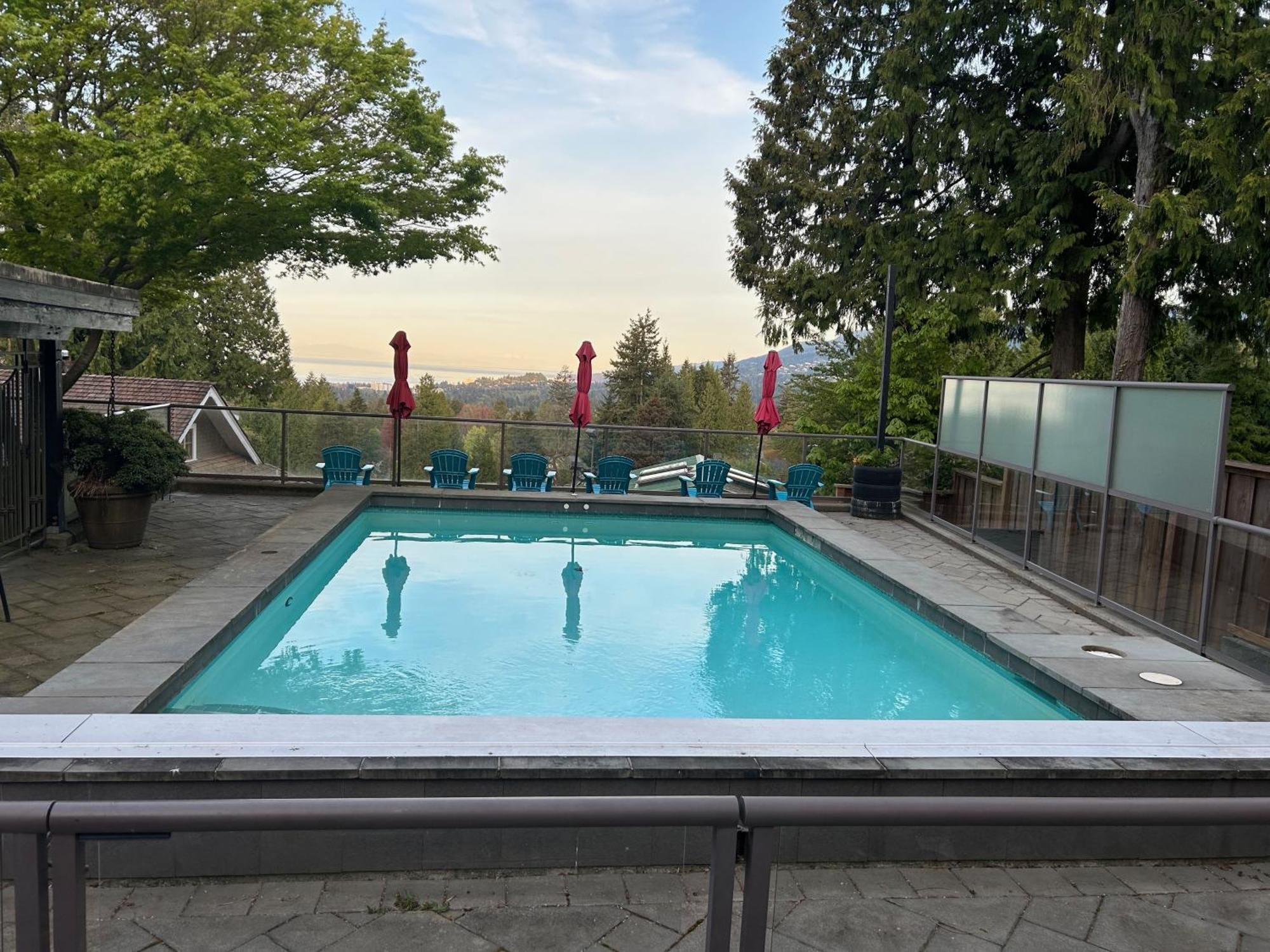 Cypress: Private Bedroom/Bathroom/Office, With Shared Pool, Hot Tub North Vancouver Exteriör bild