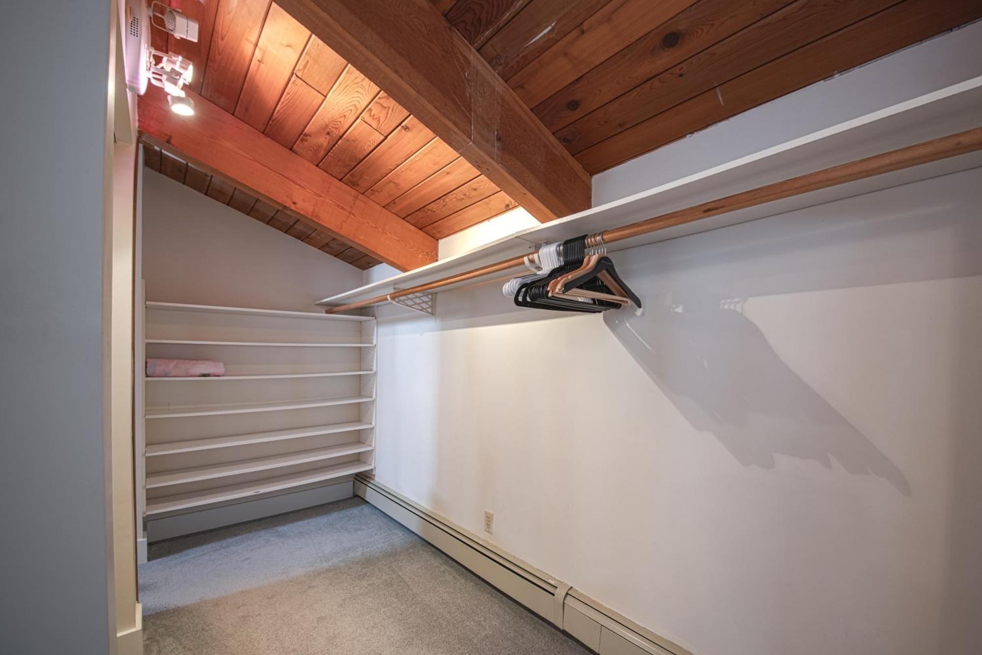 Cypress: Private Bedroom/Bathroom/Office, With Shared Pool, Hot Tub North Vancouver Exteriör bild