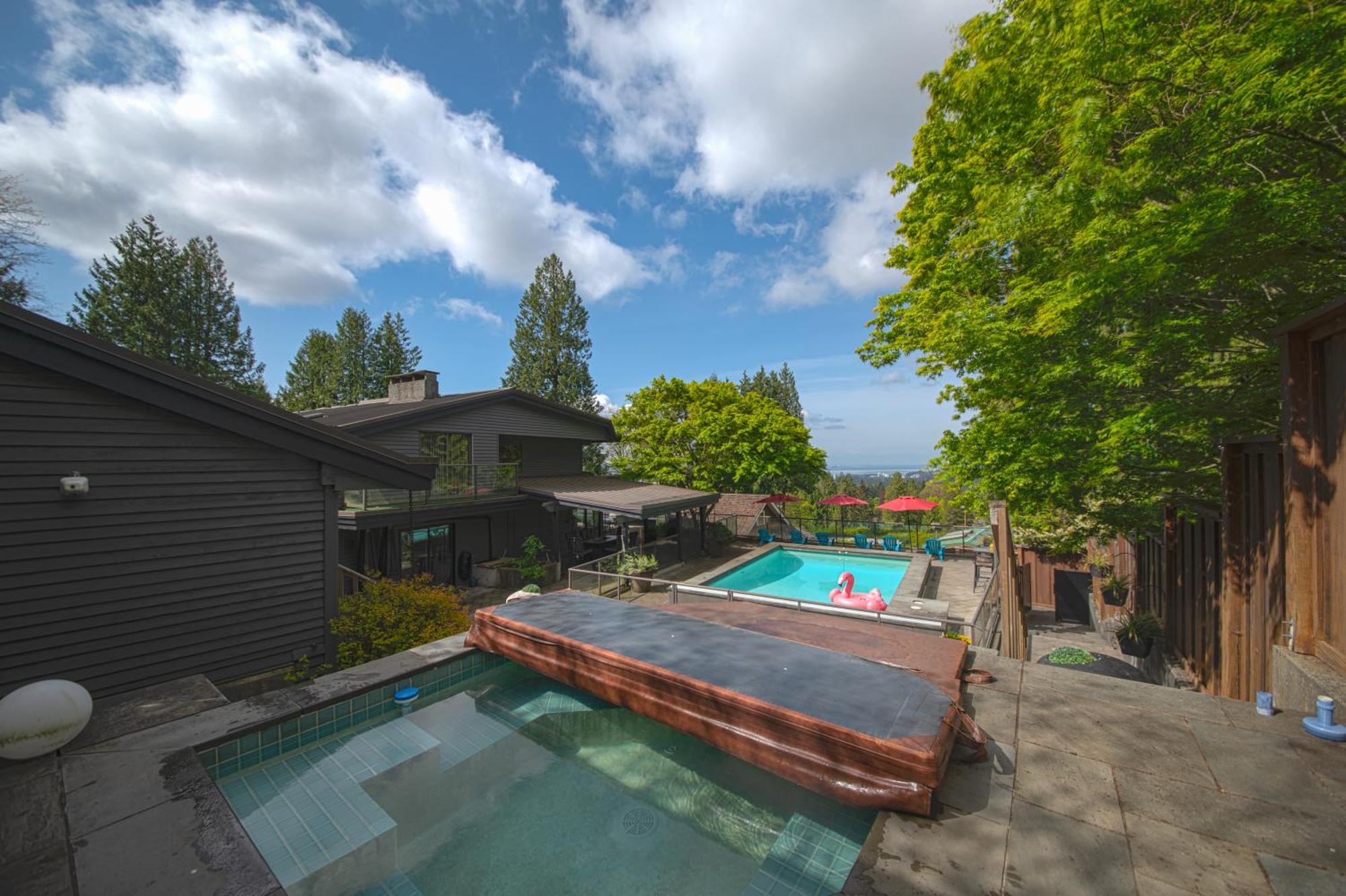 Cypress: Private Bedroom/Bathroom/Office, With Shared Pool, Hot Tub North Vancouver Exteriör bild