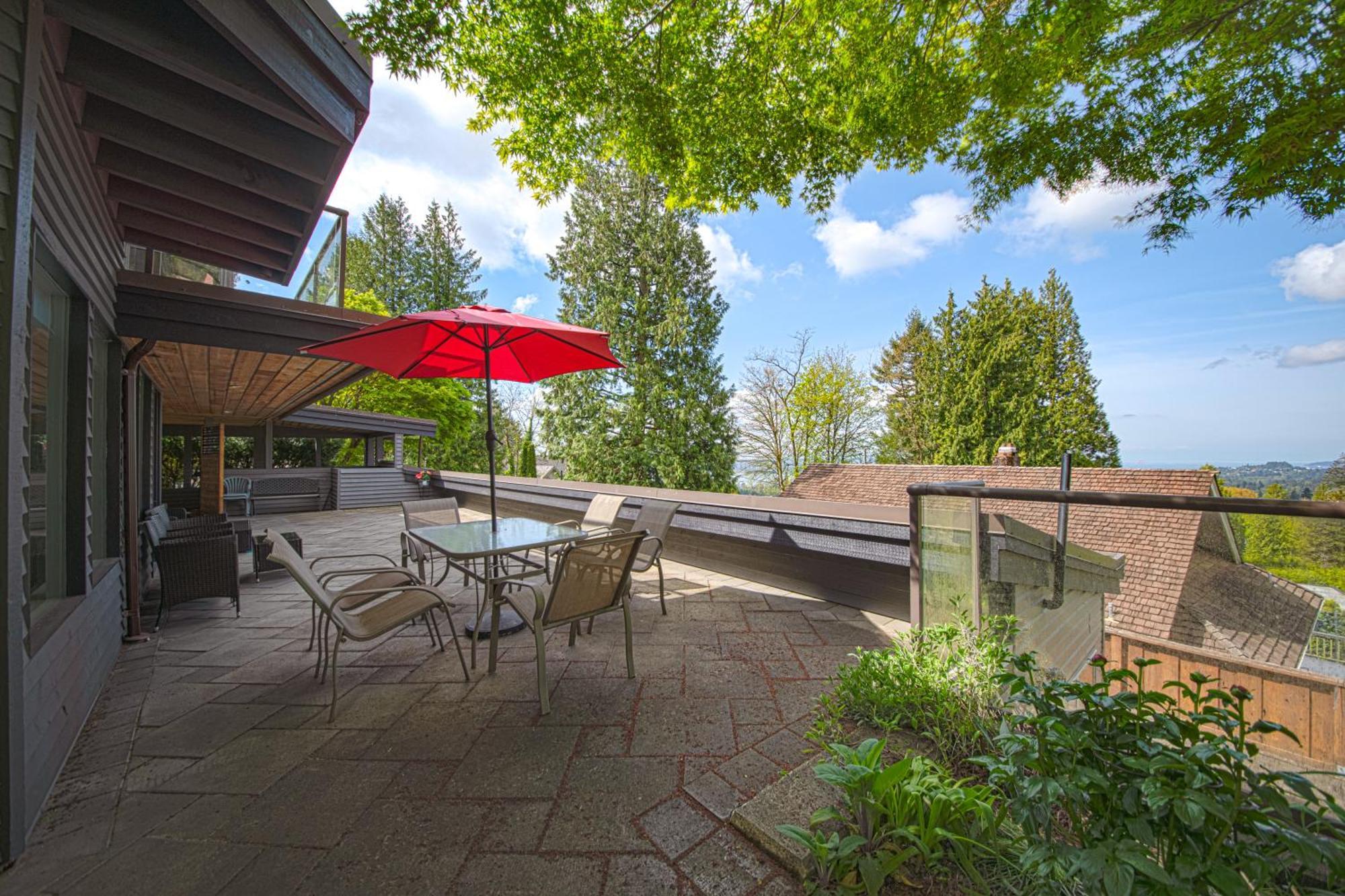 Cypress: Private Bedroom/Bathroom/Office, With Shared Pool, Hot Tub North Vancouver Exteriör bild
