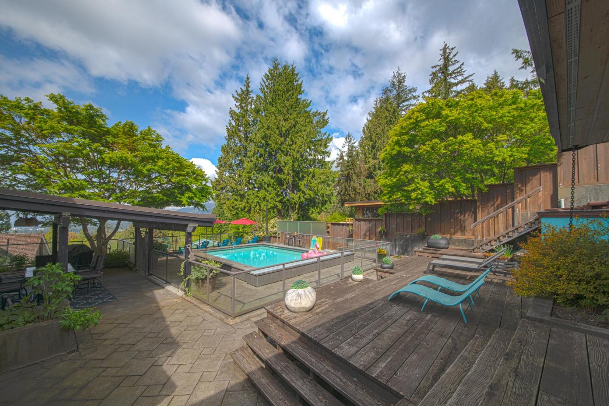 Cypress: Private Bedroom/Bathroom/Office, With Shared Pool, Hot Tub North Vancouver Exteriör bild