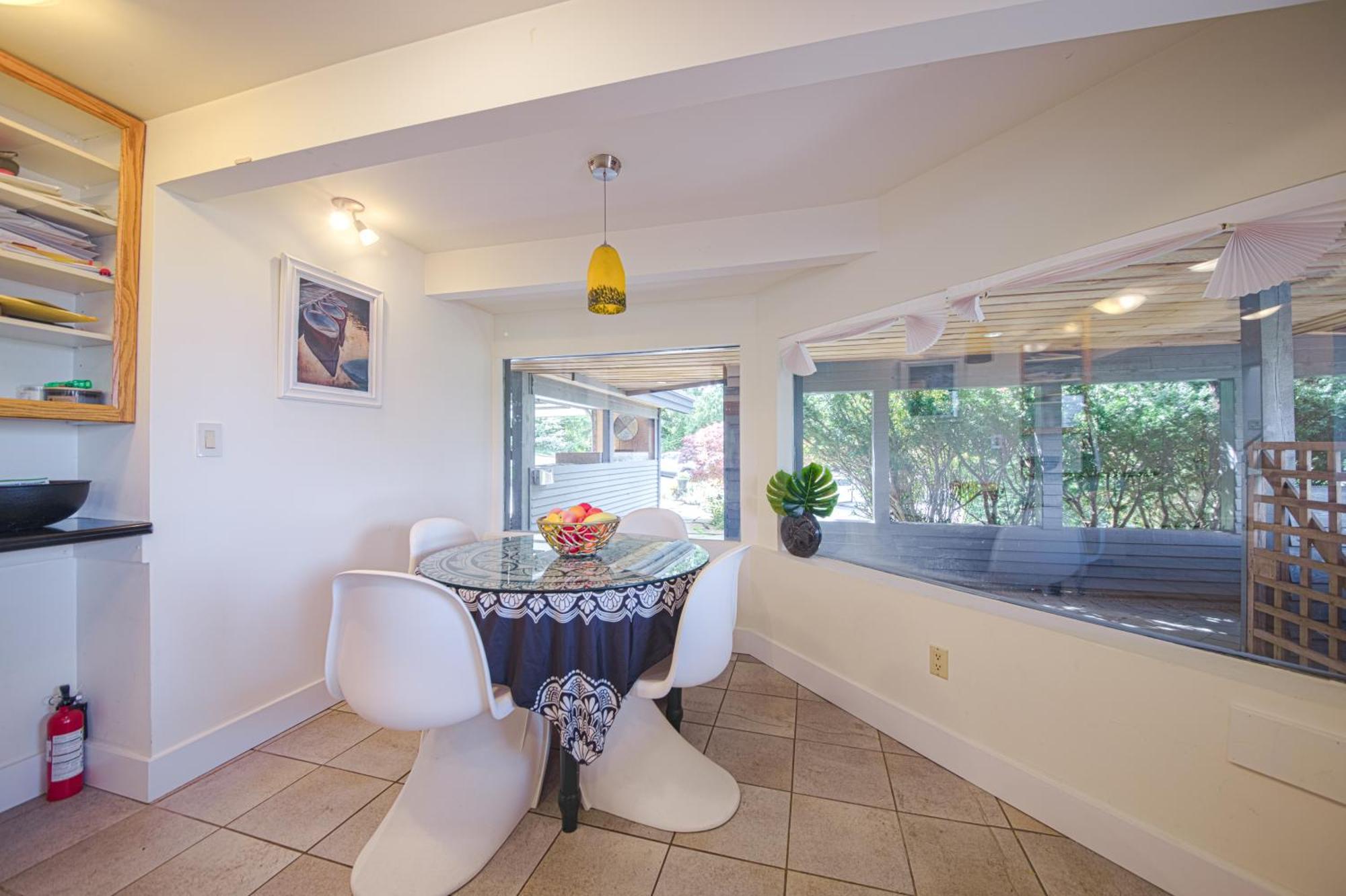 Cypress: Private Bedroom/Bathroom/Office, With Shared Pool, Hot Tub North Vancouver Exteriör bild