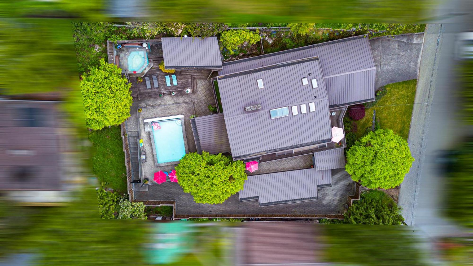 Cypress: Private Bedroom/Bathroom/Office, With Shared Pool, Hot Tub North Vancouver Exteriör bild